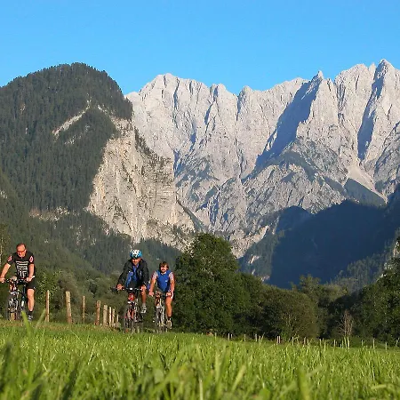 イン Landgasthof Buchner