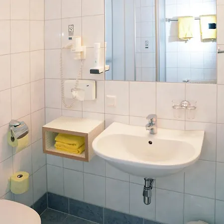 イン Landgasthof Buchner 3*