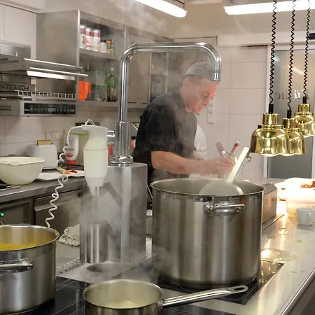 Landgasthof Buchner アドモント